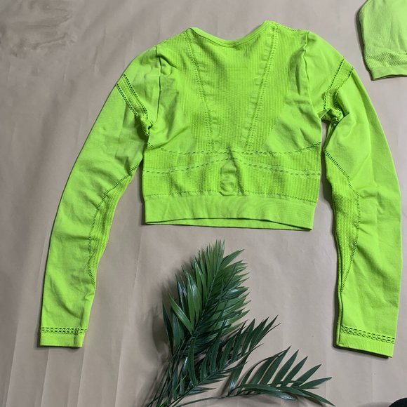 Women's Fabletics Leggings and Crop Top Set - Size Small - Picture 3 of 11